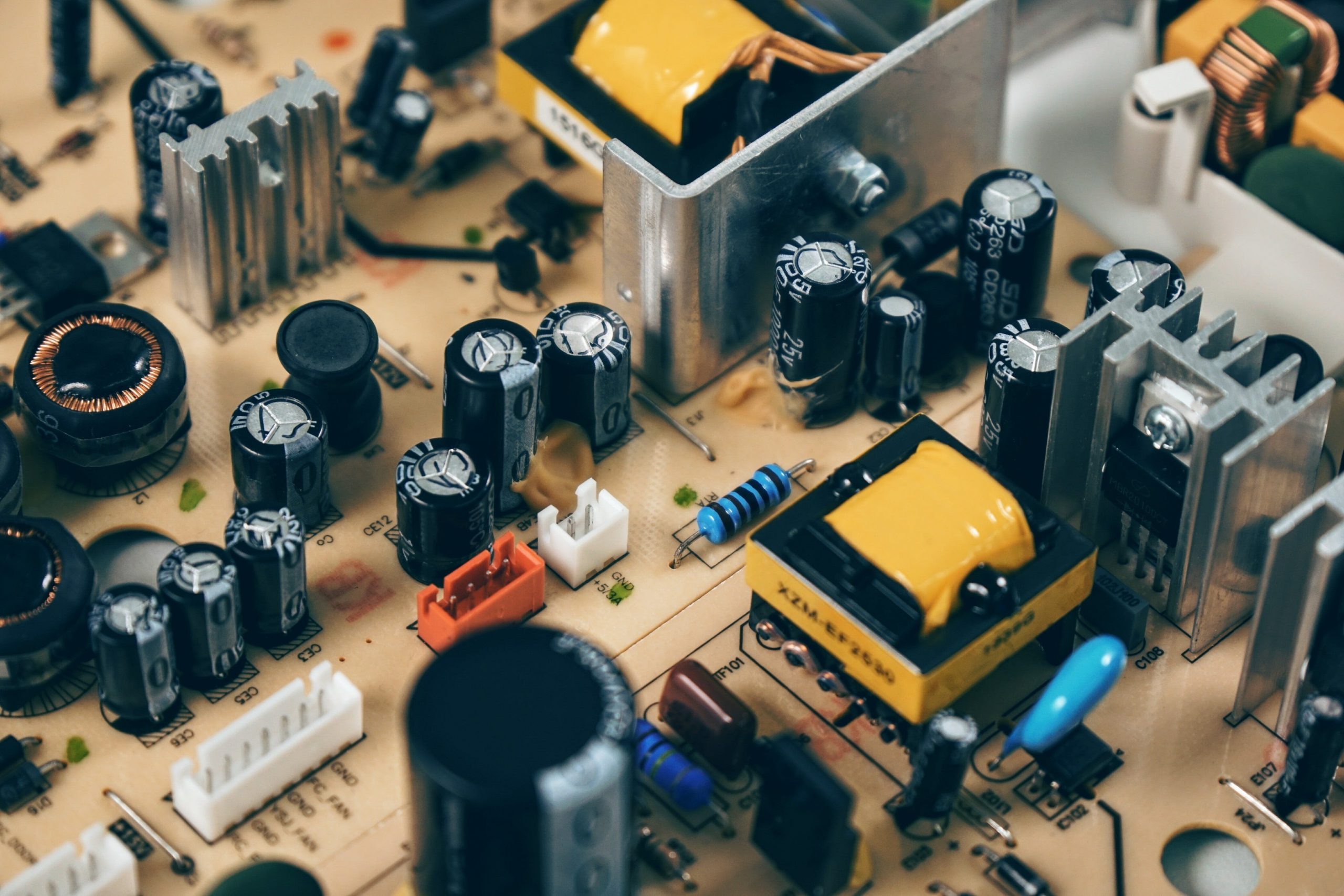 MacroFab selected Knowi as their business intelligence tool after an extensive multi-way trial